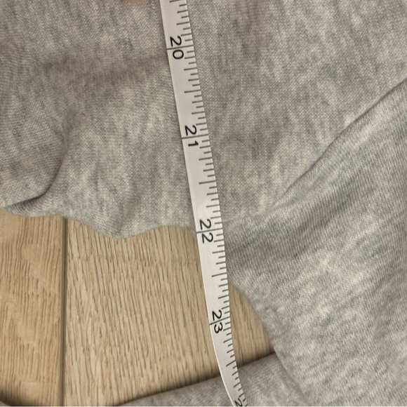 Gray Nike Crewneck Pullover Nike Yoga Thermafit Lightweight Shirt Size Small - Picture 10 of 10